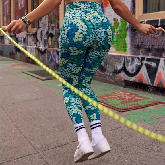 AERIE | Offline Real Me XTRA Hold Up! Green & Blue 7/8 High Rise Leggings - Picture 1 of 14